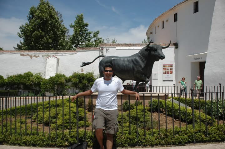 Gagan beside a bull sculpture in Spain