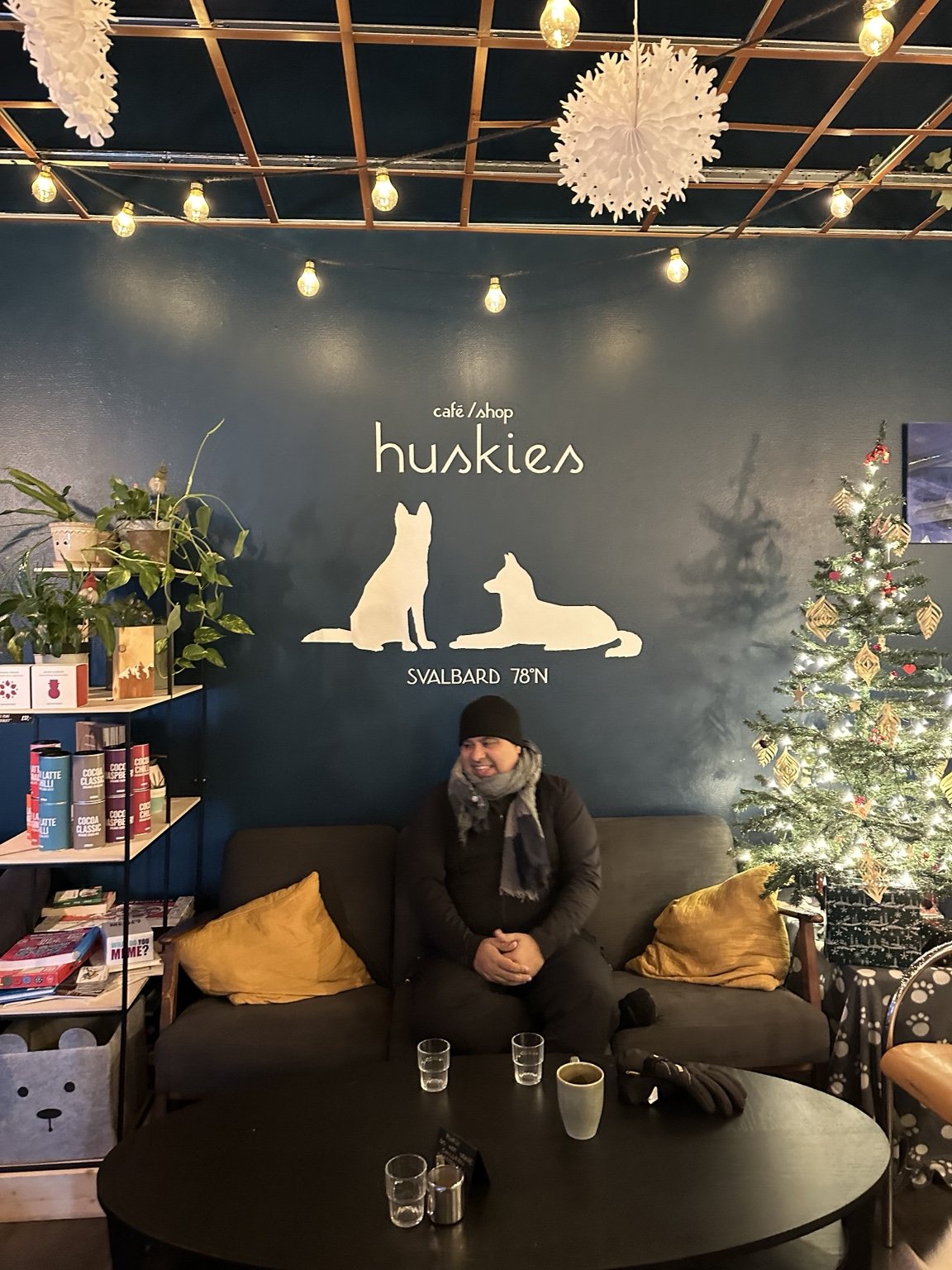 Cozy Svalbard interior decorated with lights and a Christmas tree